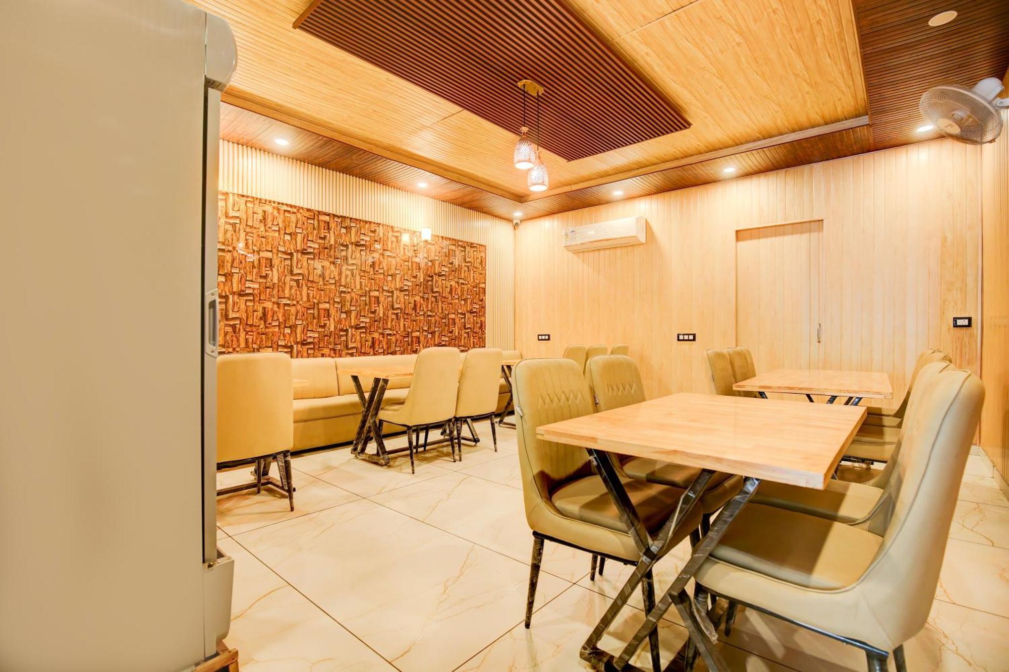 Hotel O Platinum Zirakpur Exterior foto